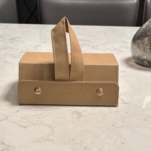 Travel sunglasses case